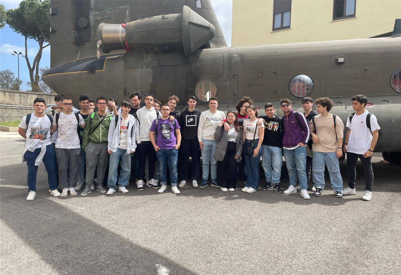 “Conoscere l’Aviazione dell’Esercito e subirne il fascino”: l’esperienza di PCTO dell’IT “G. C. Falco” di Capua