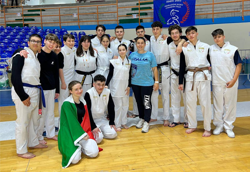 Europei di Chanbara.  La compagine di Rita Sabatasso autentica protagonista. 12 ori, 6 argenti e 17 bronzi per l’Olimpia Sport di Capua.  Roberta Mallardo 5 ori su cinque gare