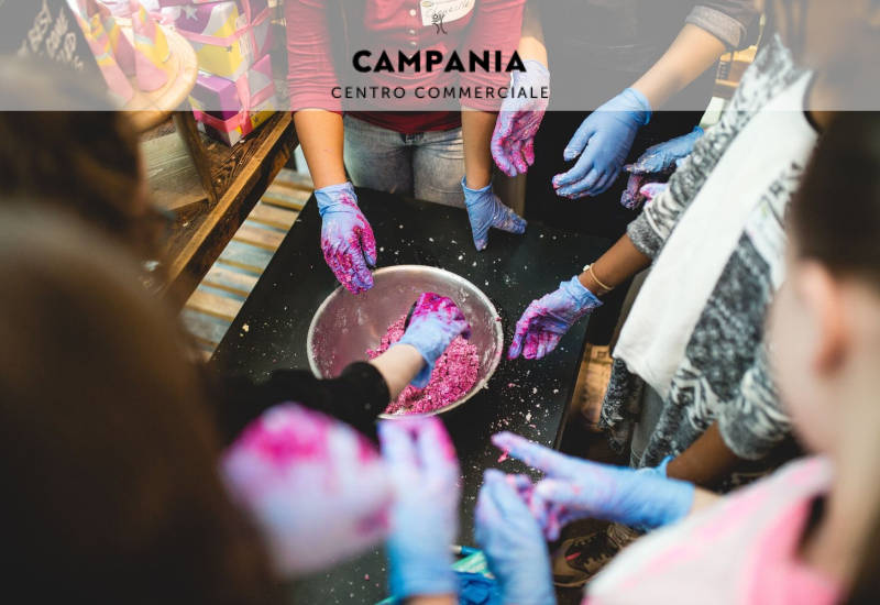 Festa della Mamma con creatività e profumo: al Campania evento Kids Lab con Lush